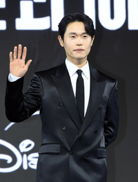 [포토]손인사 건네는 강길우