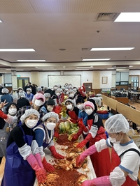 ‘남달라’ 이름값 했다…박성현, 팬들과 ‘김장 봉사’ 독거노인 100명에 온기