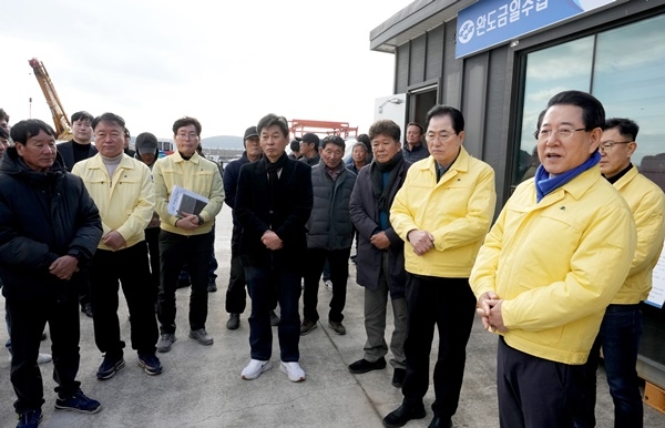 김영록 지사, 완도 미역 피해 양직장 찾아 현장 점검