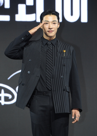 [포토]우도환, 인사는 거수경례로