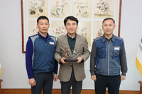 전국공무원노동조합 강원소방지부, 김진태 지사에 감사패 전달