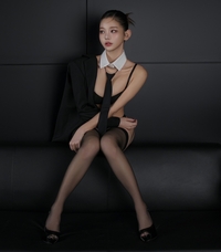 맹승지, 파격적인 오피스룩... 란제리+가터벨트로 뽐낸 독보적 볼륨감