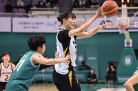 ‘경계 대상 1호’ 박지수 앞세운 KB, 하나은행에 70-46 승리 [SS부천in]