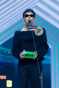 지드래곤, MMA 수상소감서 새 소속사 언급 “갤럭시코퍼레이션-팀GD 고생 많았다”