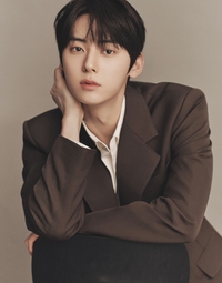 황민현 돌아왔다