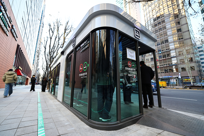 강남구, 테헤란로 일대에 분리형 흡연부스를 임시 개방해 [포토]