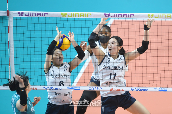 [포토] 이윤정 ‘공이 어디 갔지?’