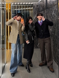 “안구정화 완성체”... 박보검·뷔·수지, 명품보다 빛나는 ‘국보급 비주얼’