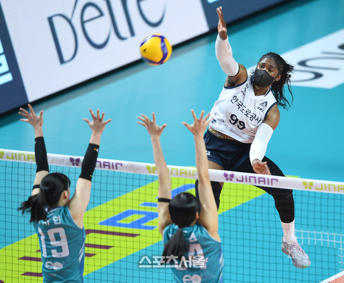 [포토] 모마 ‘강력한 스파이크 공격’