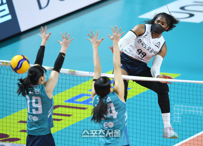 [포토] 모마 ‘잘 뚫었어’