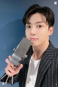 정국, 유튜브 토픽 400만 돌파…채널 누적 13억뷰