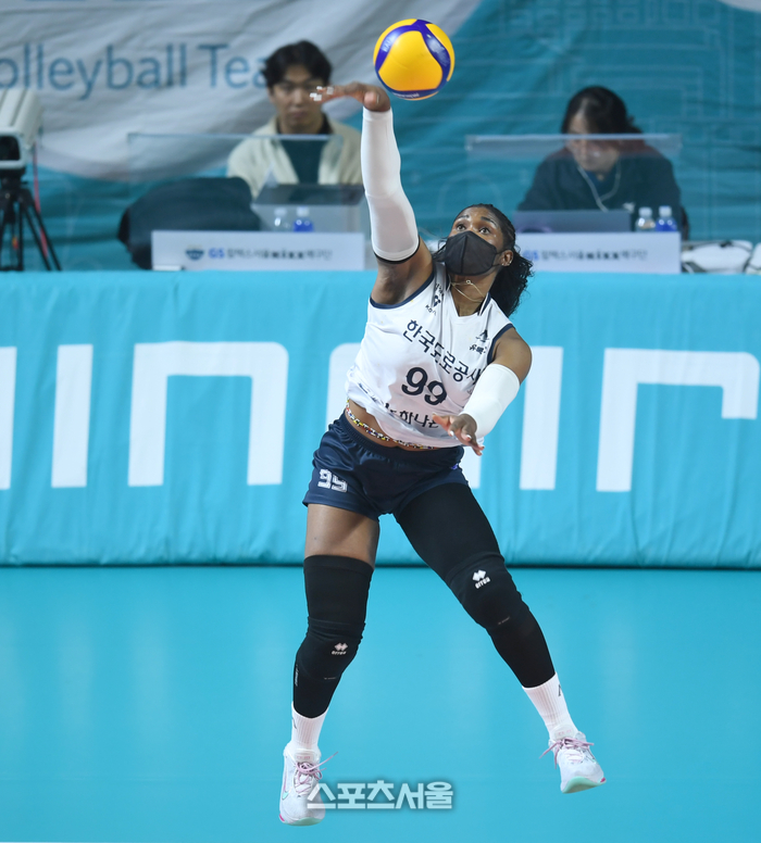 [포토] 모마 ‘송곳 같은 서브’