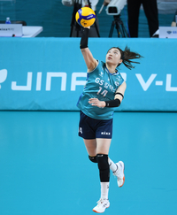 [포토] 서브 넣는 김지원