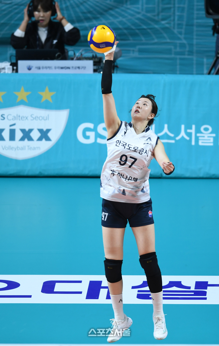 [포토] 강소휘 ‘침착하게 서브’