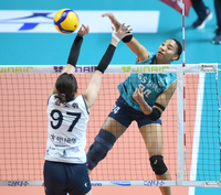 [포토] 강타 날리는 레이나