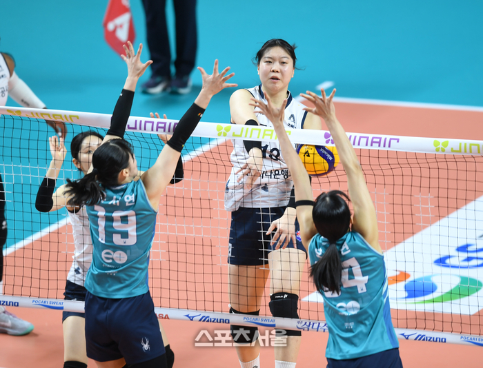 [포토] 이지윤 ‘네트에 걸리고 말았어’