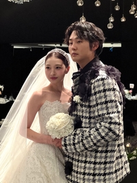 ‘러브캐처’ 김지연♥롯데 정철원, 득남 후 웨딩마치...남다른 신랑 턱시도