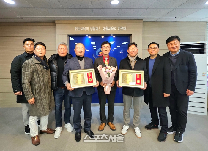 경기도체육회, 김진영 부회장·온현종 펜싱협회장 대한민국 체육발전 대상 수상