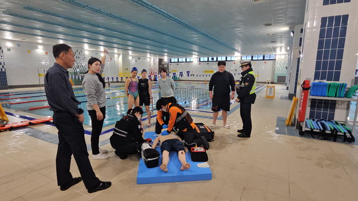 [강원소방]철원, 국민체육센터 실내수영장 익수자 대응 합동 안전훈련