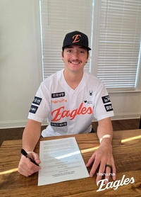 한화, 오웬 화이트 100만달러 영입…‘폰-와’ 강제 이별→2026년은 ‘화-에’ 듀오 [SS시선집중]