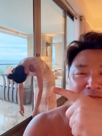 윤정수♥원진서 부부, 폭소 유발 ‘효도 인증샷’... “벼가 된 신부”