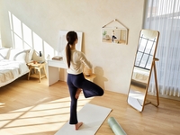 [스포츠서울 2025 히트상품] LG 스탠바이미 2, 더 오래 더 선명하게… 원터치로 벽에 걸고 4시간 무선시청