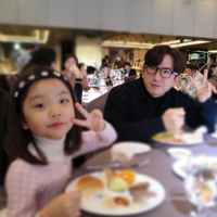 ‘3월 결혼’ 이민우, 6살 딸과 보낸 특별한 성탄절...“붕어빵 부녀”