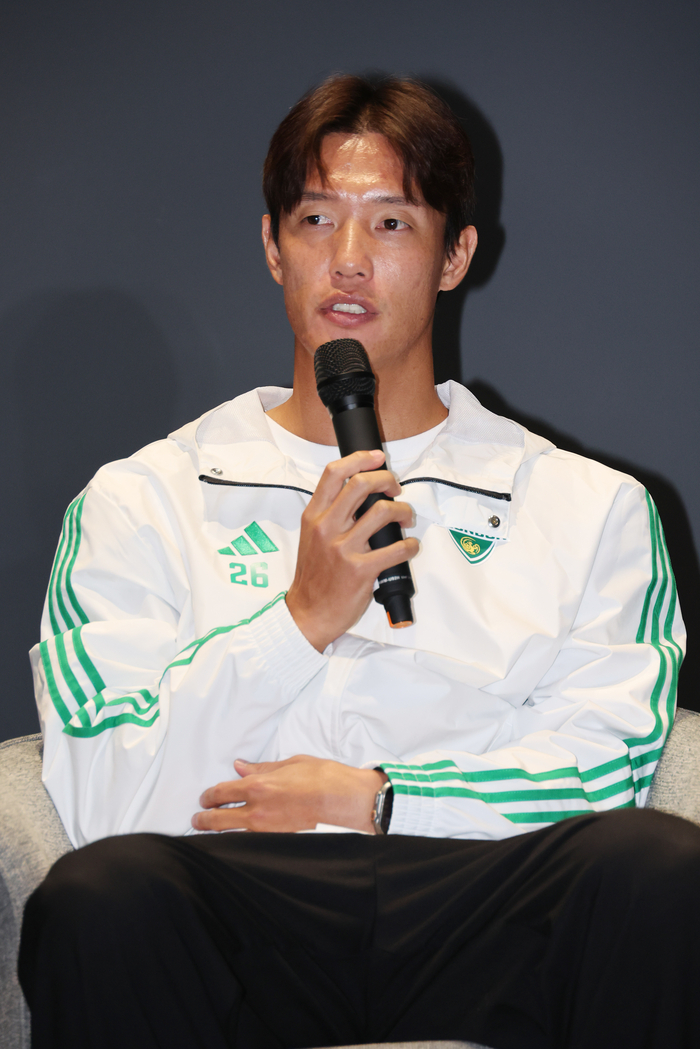 [단독]전북 ‘레전드’ 홍정호, 충격의 수원 삼성행…가치 인정한 이정효 감독 ‘전화 찬스’로 전격 성사