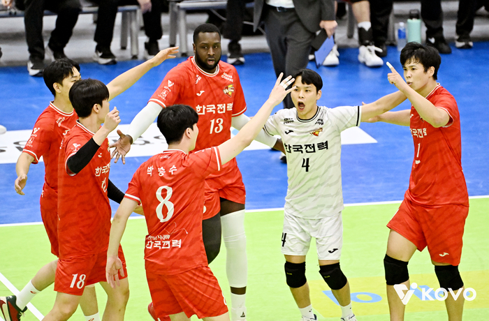 김정호 '공백' 메운 박승수 12득점... 한국전력, 현대캐피탈 꺾고 2연승+3위 맹추격