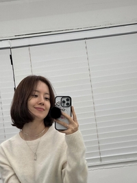 ‘40세’ 문채원, 거울 셀카 속 돋보이는 단아함...“단발병 유발자”