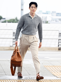 ‘새신랑’ 김우빈, 성탄절 맞아 환아들에게 깜짝 선물