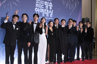 [포토] 브이 포즈 취하는 ‘나 혼자 산다’ 팀