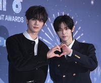 [포토] 규빈-도훈 ‘연말을 밝히는 훈훈한 비주얼’