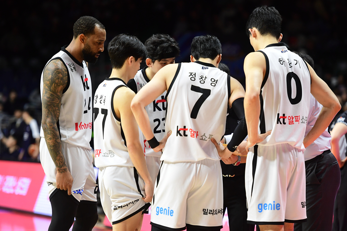 ‘4강 2중 4약’ 허리 갈라지는 프로농구 판도→봄농구 관문 점점 좁아진다 [SS포커스]