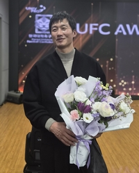 모교 아주대서 열린 대학 축구 시상식에 ‘깜짝’ 등장한 이정효 감독 “대학 축구 ‘관심’ 갖고 계속 지켜보겠다”[SS현장]