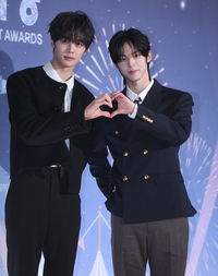 [포토] 규빈-도훈 ‘사랑스런 연말 되세요’