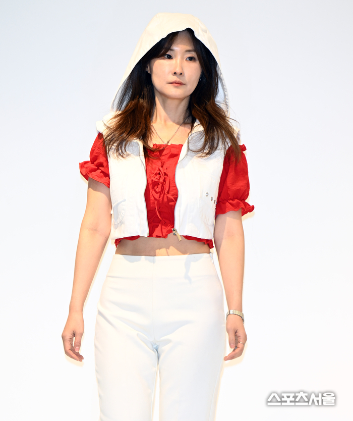 절대동안! 건축학 교수 출신 한국모델협회 시니어모델 최현경, “딸과 외출하면 ‘언니냐’고 물어요” [이주상의 e파인더]