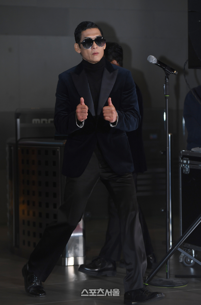[포토] 박준형 ‘무대로 나오며 쌍 엄지척’