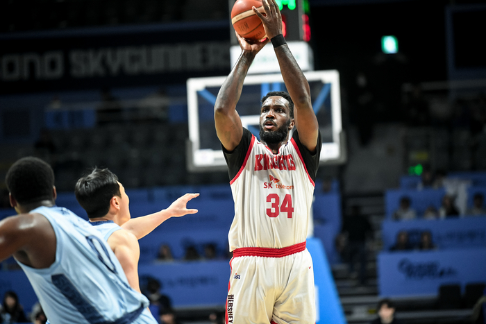 ‘워니 36점’ SK, 소노에 77-70 역전승…전반 열세→후반에만 42점 퍼부었다 [SS고양in]