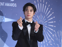 [포토] 더보이즈 에릭 ‘사랑의 손하트’