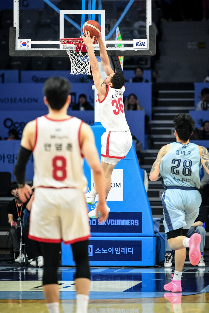 ‘좌충우돌 루키’ SK 에디 다니엘, 감독은 그저 귀엽고-형들은 기대 만발 [SS시선집중]