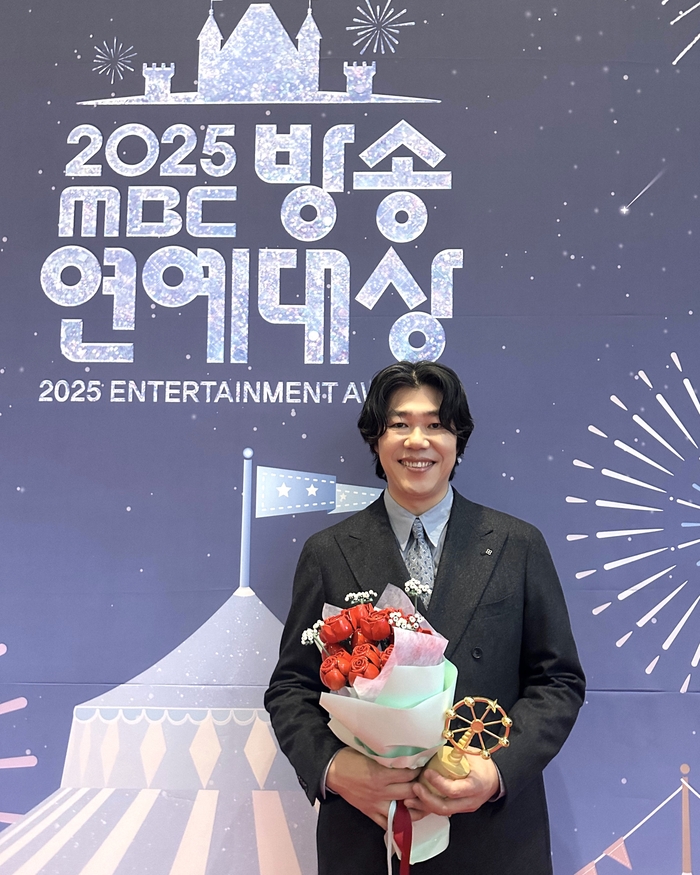 이상순, ‘MBC 방송연예대상’ 라디오 부문 우수상 수상