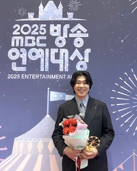 이상순, ‘MBC 방송연예대상’ 라디오 부문 우수상 수상