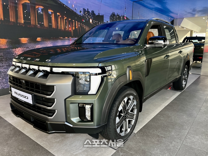 “전설이 돌아왔다”…가솔린 심장 단 KGM ‘무쏘’, 픽업 왕좌 탈환 시동 [SS현장]