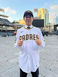 난 외야 넌 내야? SD, 日 248홈런 거포에 관심 있어요? “송성문, 유일한 해외 스타 NO” [SS시선집중]