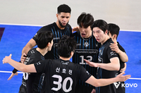 블로킹·서브 득점 10개…‘레오 29득점’ 현대캐피탈, 하현용 대행 체제 KB손해보험 제압
