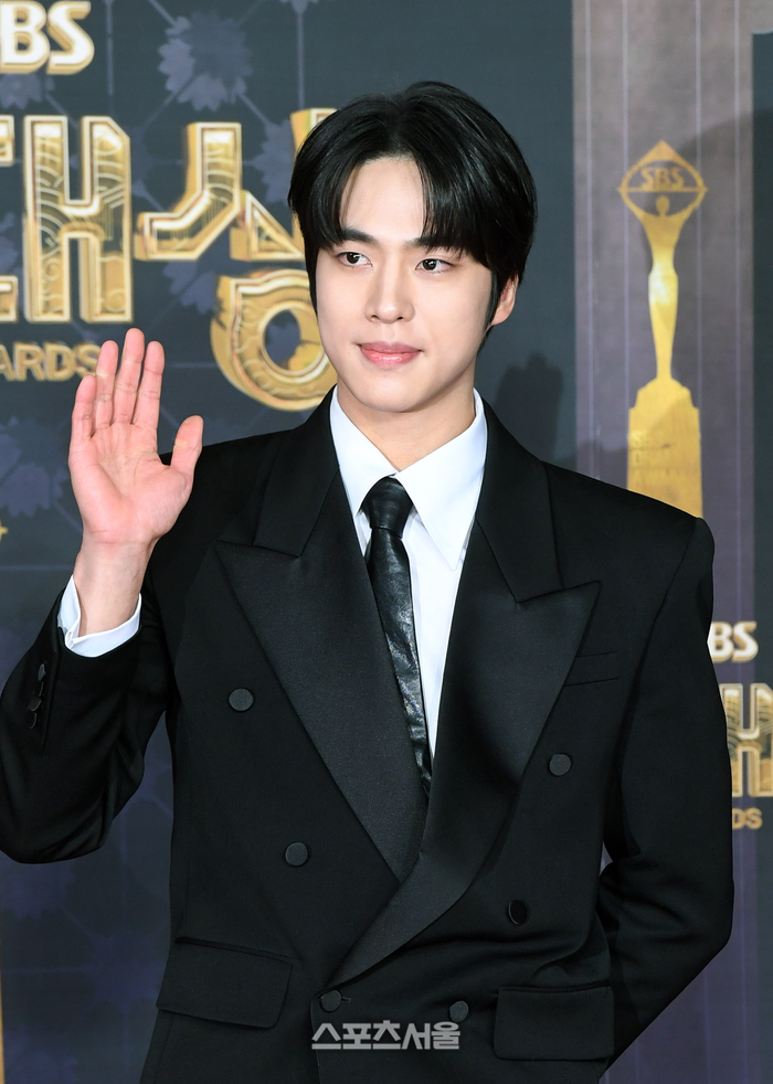 [포토]손인사 건네는 조한결