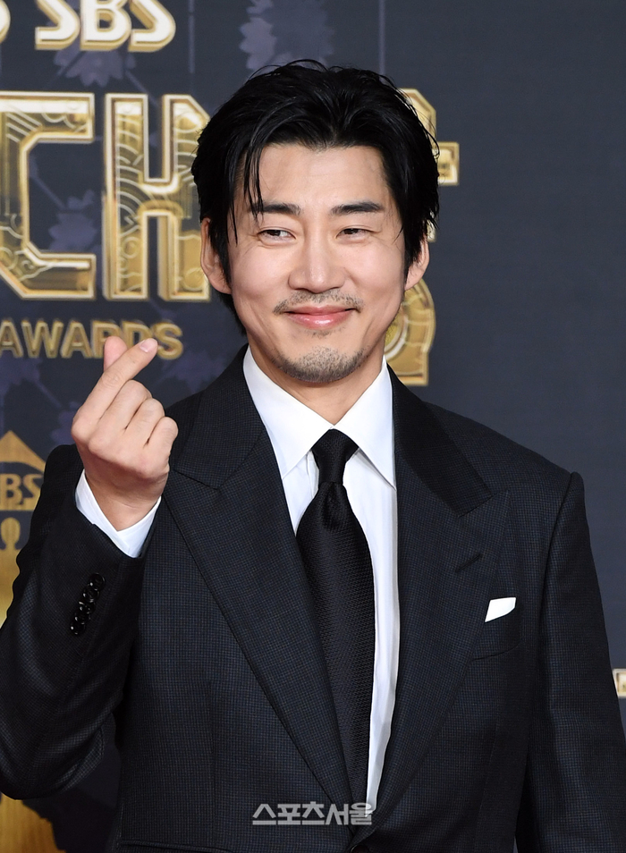 [포토]하트 만들어 보이는 윤계상