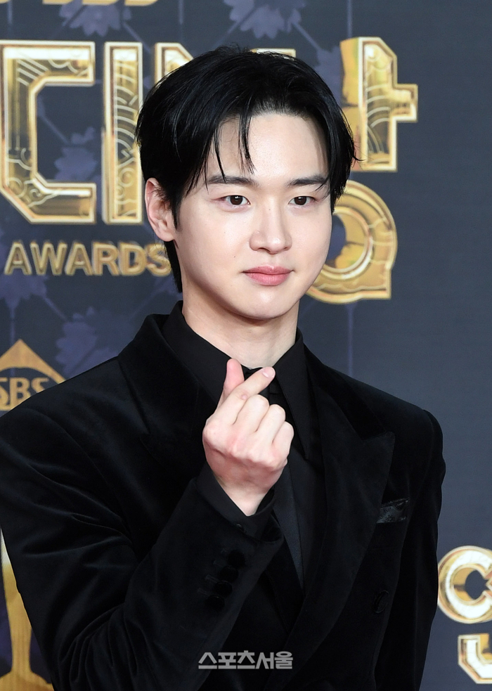 [포토]하트 만들어 보이는 장동윤