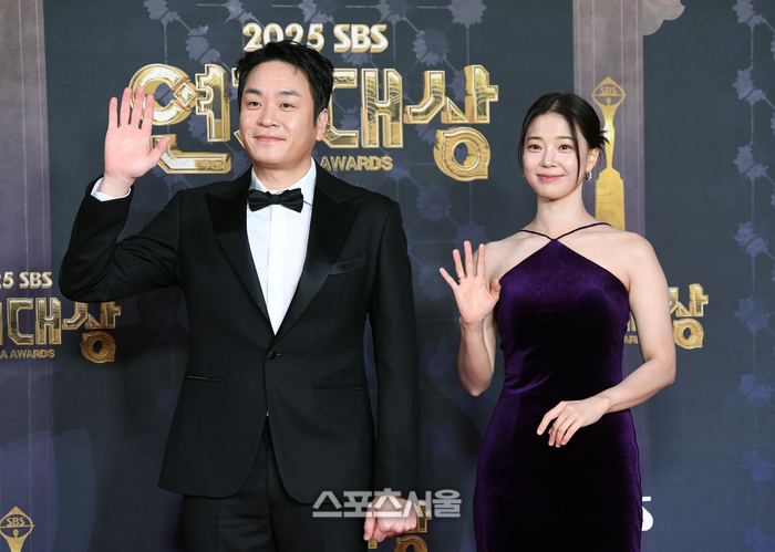 [포토]함께 인사하는 이성욱-임세미